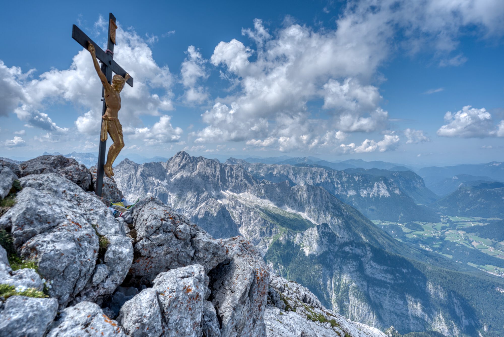 Gipfelkreuz Hocheck, hinten Hochkalter